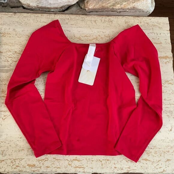New with tags Women’s red Fabletics top long sleeve workout top - Picture 1 of 8